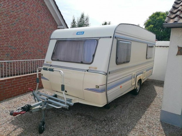 Wilk De Luxe 450 lakkocsi 