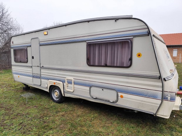 Wilk lak�kocsi telep�t�sre extra tet�vel �s el�s�torral