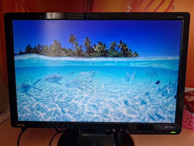 Windows 7 számítógép Benq monitorral