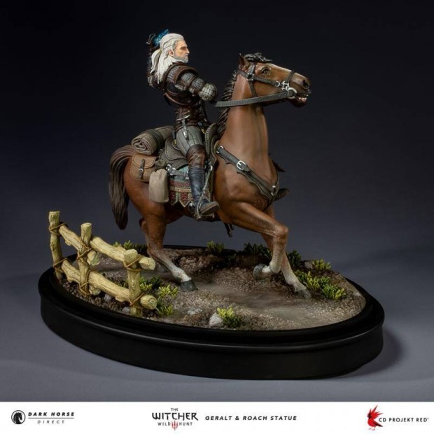 Witcher Geralt on Roach Darkhorse szobor