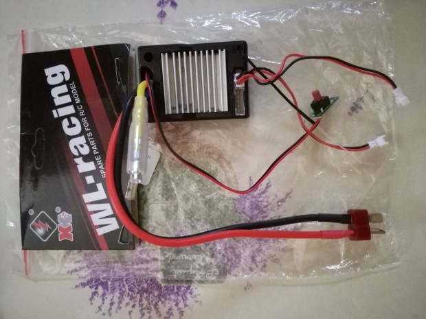 Wltoys 12428 típusú rc autóhoz új vevő (vezérlő panel) eladó!