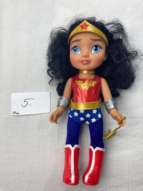 Wonder Woman baba, Wonder Woman figura J5