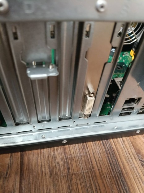 Workstation/Torony Szerver/Pc Fujitsu Celsius W480 T