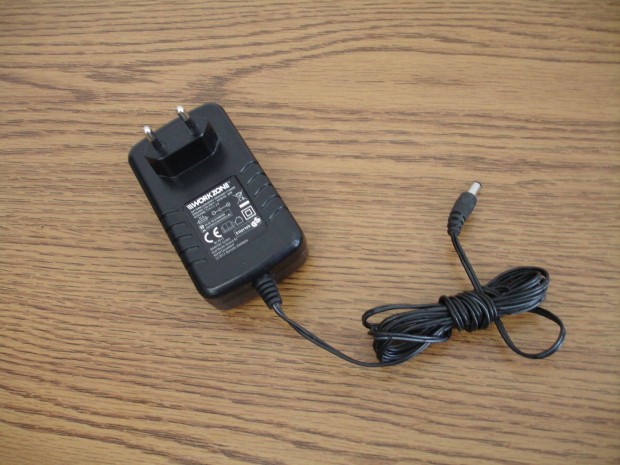 Workzone Hlzati dugasz AC-DC adapter tpegysg tlt 17V 2A Prbl