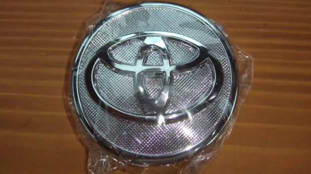 XC. Toyota felnikupak szett ezst 57/62mm