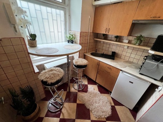 XIII. Kerlet, Visegrdi utca, 9 m2-es, fldszinti, trsashzi laks