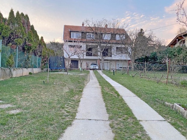 XII.Lid�rc utc�ban 2 szob�s kertkapcsolatos lak�s �resen kiad�