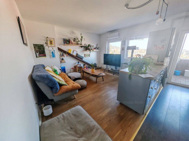 XII. Ker�let, Fel�j�tott, R�szben Tet�t�ri Lak�s N�metv�lgyben