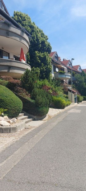 XII. Kerlet, Tndr lpcs, 85 m2-es, magasfldszinti, trsashzi