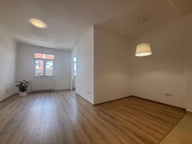 XII., MOM parknál kiadó frissen felújított 3 szobás lakás