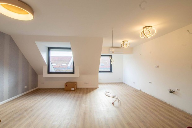 XII. ker. Dolgos utc�ban 100 m�terre a MOM Parkt�l 64 m2 fel�j�tott!