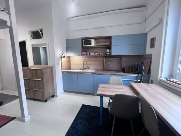 XII. ker�let, Kiss J�nos alt�bornagy utca 27nm-es, 2. emeleti lak�s!