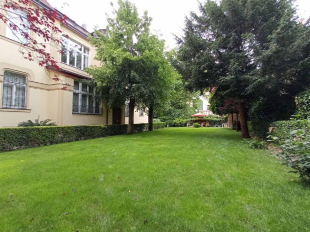 XIV. Kerület, Izsó utca, 163 m2-es, egyéb iroda, 4 szobás, felújított