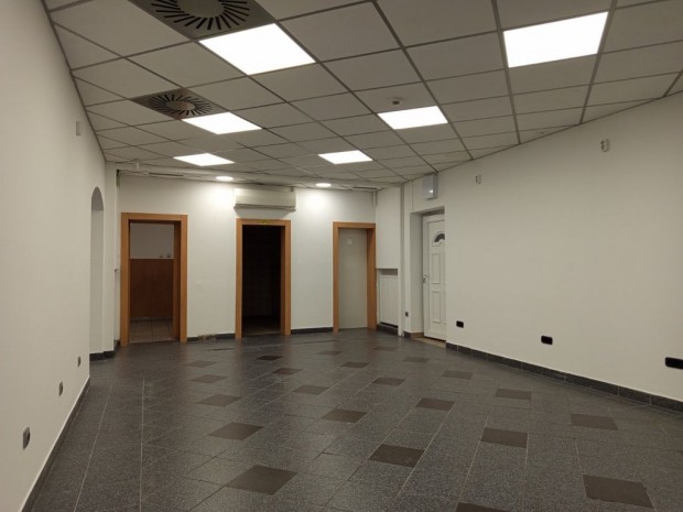 XIV. Ker�let, Nagy gyalogosforgalm� f��tvonaln�l �t, 287 m2-es,