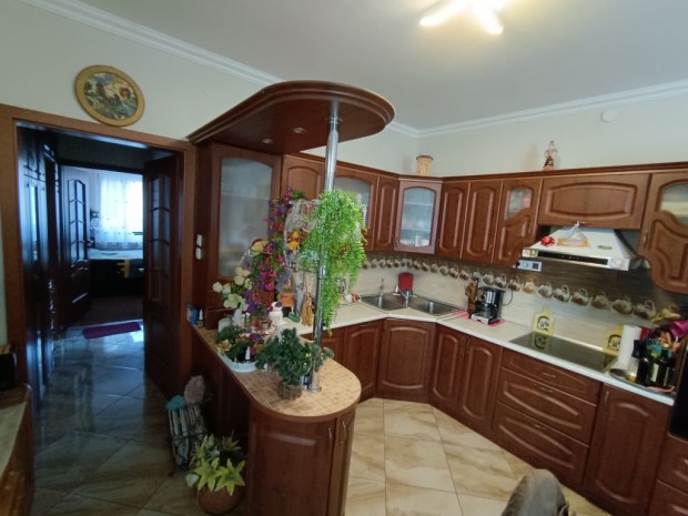 XIV. Ker�let, Szatm�r utca, 113 m2-es, 2 gener�ci�s, ikerh�z, 3 szob�s