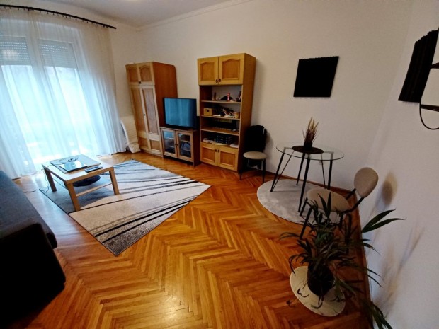 XIV. Ker�let, Szervi�n utca, 36 m2-es, t�rsash�zi lak�s, 1 szob�s