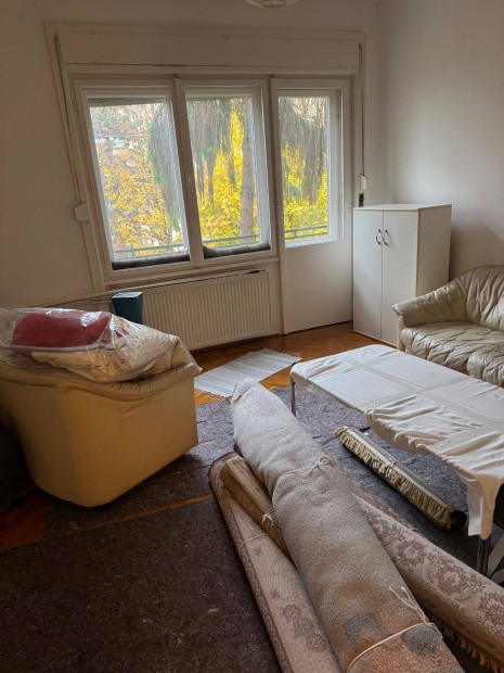 XIV. ker. Herminamez�n kiad� erk�lyes, 2 szoba hallos lak�s fel�j�tva