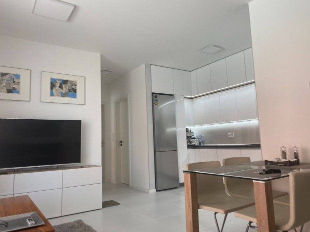 XIV. ker. Zenit Residence-ben k�t szob�s lak�s tulajdonost�l elad�