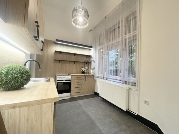 XIV. ker�leti elad� t�gla t�rsash�zi lak�s