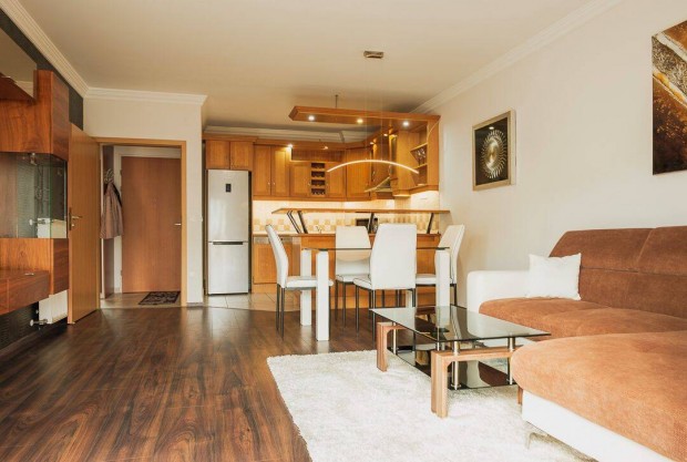 XIV ker Dorozsmai utc�ban 57 nm lak�s kiad� kocsibe�ll�val 350000 Ft