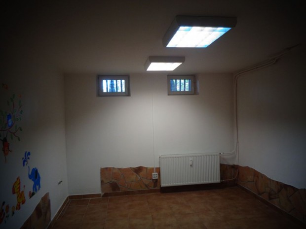 XIX. Kerület, Kosárfonó utca, 60 m2-es, üzlethelyiség utcai bejárattal
