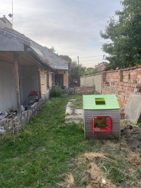 XIX. Ker�let, Kossuth Lajos utca, 135 m2-es, 2 gener�ci�s, csal�di h�z