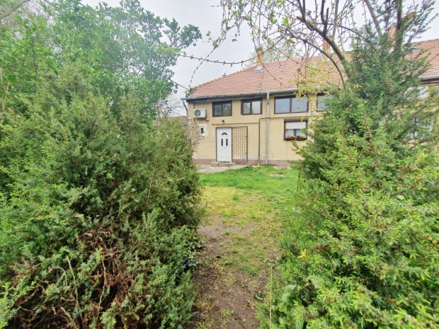 XIX. Kerület, Nagykőrösi út közeli utca, 30 m2-es, földszinti,