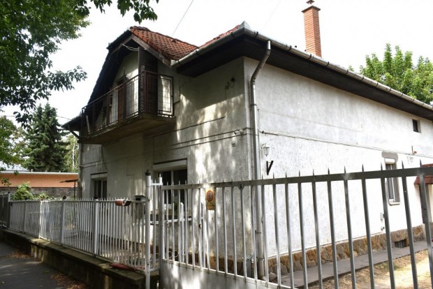 XIX. Kerlet, Viola utca, 180 m2-es, 3 genercis, csaldi hz