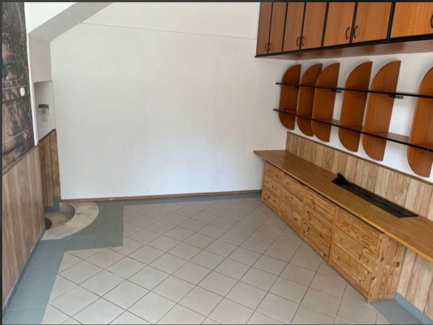 XIX. Kerület, Zrínyi utca, 100 m2-es, egyéb iroda, 4 szobás