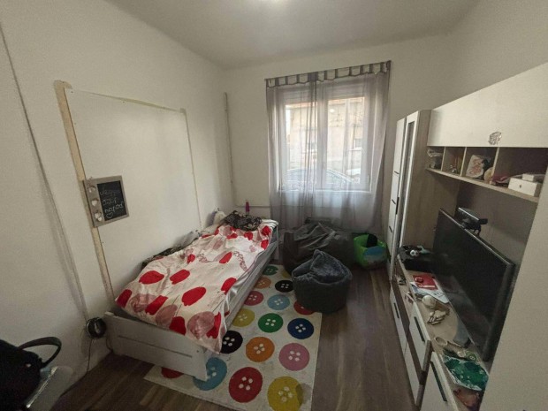 XIX. Ker�letben az �rp�d utc�ban elad� h�zr�sz