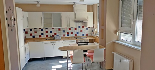 XI.Baranyai utc�ban 1 szob�s FEL�J�TOTT lak�s berendezve kiad�