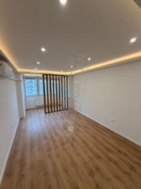 XI. Etele �ton 2 k�l�n ny�l� szob�s VIL�GOS, �RES