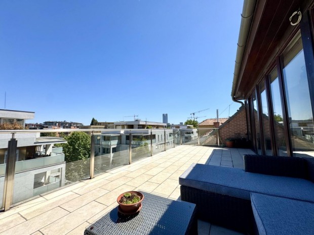 XI. Ker�let, Alleehoz k�zel csendes utca, 143 m2-es, t�rsash�zi lak�s