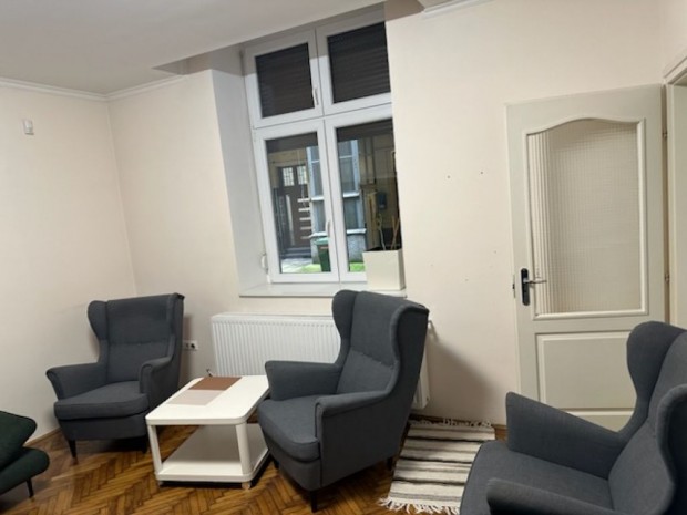 XI. Ker�let, Karinthy Frigyes utca, 67 m2-es, t�rsash�zi lak�s