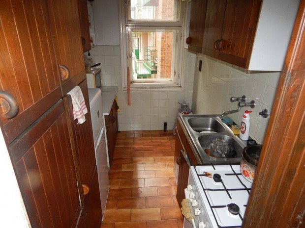 XI. ker�let, lak�t�rsat keres�nk