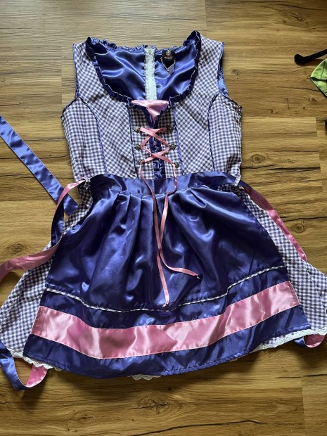 XL-es lila kocks Dirndl ruha 