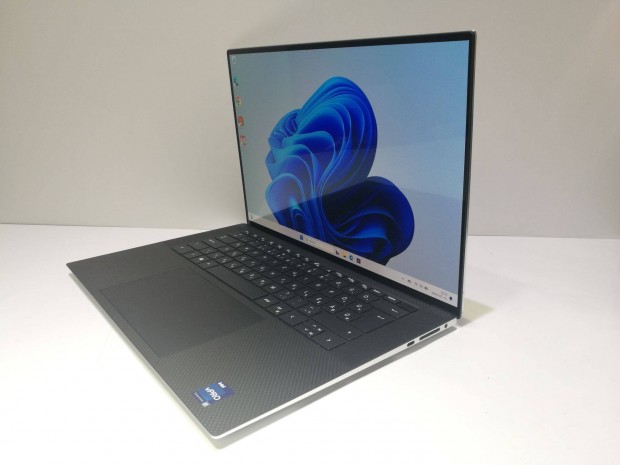 XPS 9530 15.6" 3.5K OLED rint i7-13700H Rtx 4060 32GB 1TB magyar gar