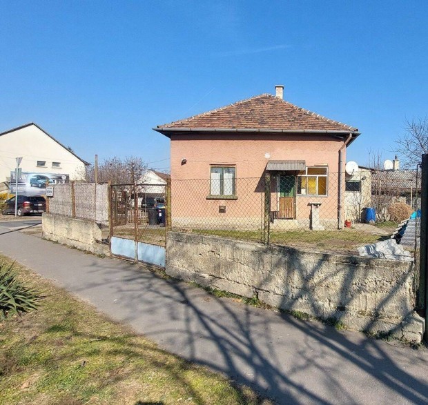 XVIII. Bókaytelepen telek bontandó házzal eladó
