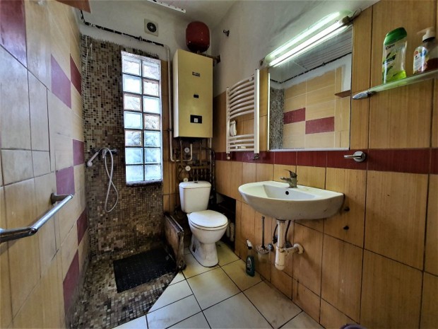 XVIII. Ker�let, Sz�ls� utca, 33 m2-es, h�zr�sz, 1+1 szob�s,