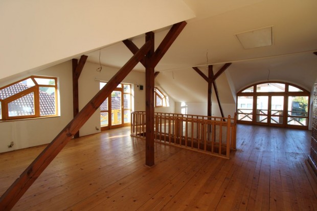 XVIII. Ker�let, pestl�rinc kert, 265 m2-es, 2 gener�ci�s, csal�di h�z