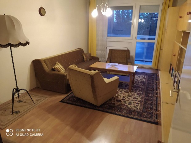 XVIII. ker�leti lak�sban k�l�nbej�rat� erk�lyes szoba kiad�