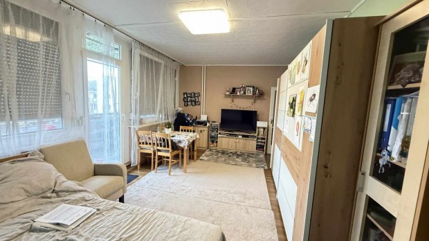 XVII. Ker�let, F�ldm�ves u k�rny�k�n l�v� utca, 50 m2-es, t�rsash�zi