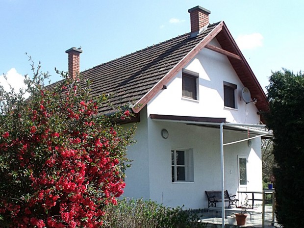 XVII. Ker�let, R�zsahegy utca, 120 m2-es, csal�di h�z, 4 szob�s