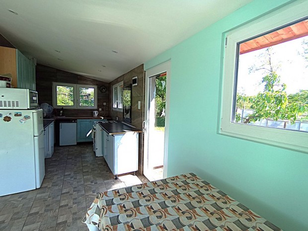 XVII. Ker�let, R�zsahegy utca, 50 m2-es, csal�di h�z, 1+1 szob�s