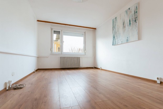 XVII. ker�let, Kasz�l� lak�telep | 3 szoba | 60 m | Vil�gos, parkra n