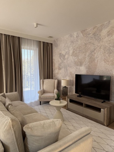 XVI. Ker�let, �rp�df�ld, 80 m2-es, t�rsash�zi lak�s, 3 szob�s