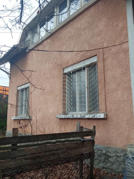 XVI. Kerület, Rákosszentmihály, Zuglóhoz közel, 105 m2-es, házrész