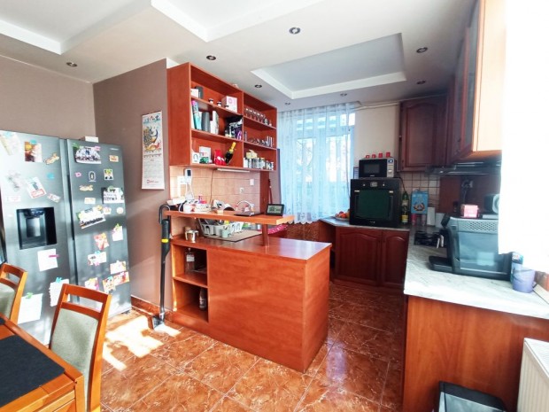 XVI. Ker�let, Szlov�k �t, 150 m2-es, 2 gener�ci�s, ikerh�z, 5 szob�s