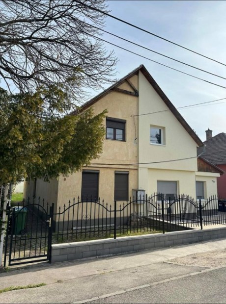 XVI. Ker�let, �jm�ty�sf�ld, 140 m2-es, 2 gener�ci�s, ikerh�z, 4+1