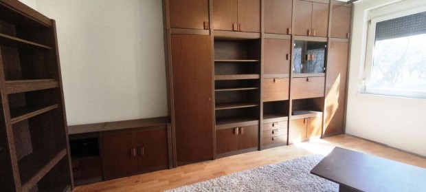 XV. Ker�let, K�sm�rk utca, 36 m2-es, t�rsash�zi lak�s, 1+1 szob�s